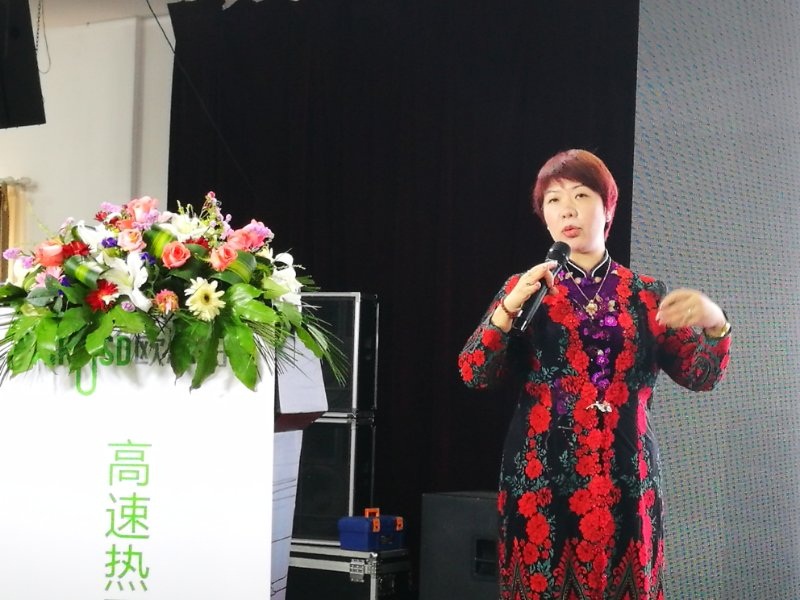 正旭新能源董事長陳帥榮發表演講