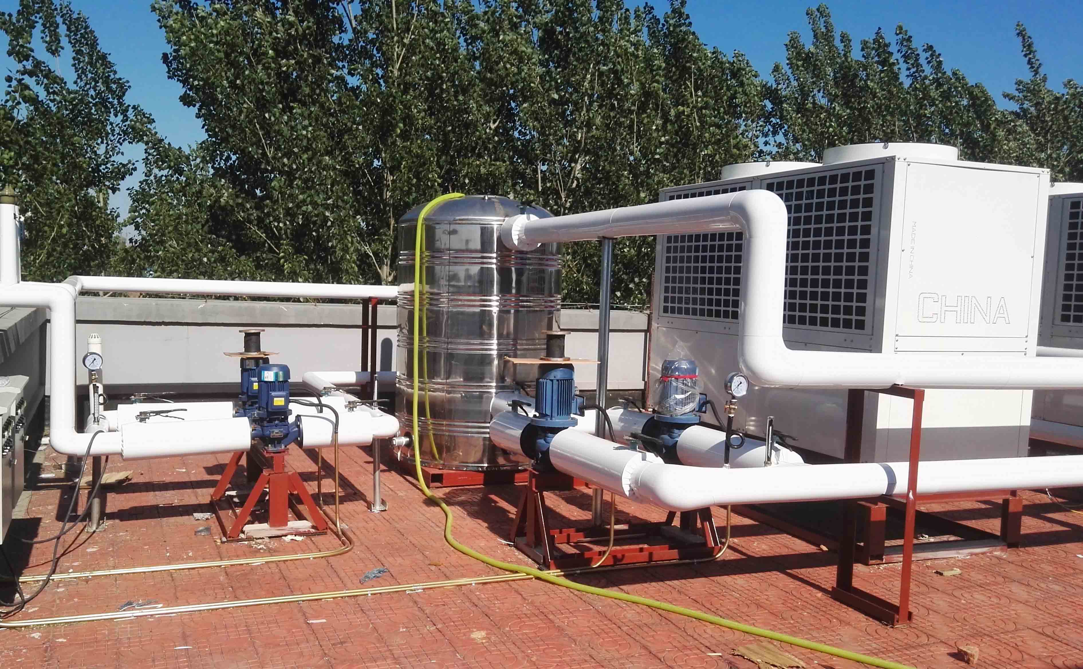 電熱水器使用壽命短，高壽命劍指空氣能